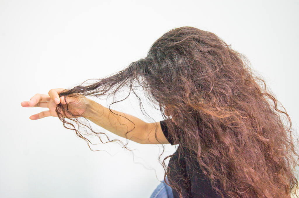 como acabar com o frizz no cabelo