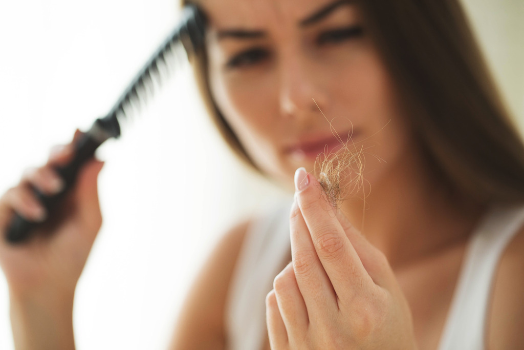 entradas no cabelo feminino